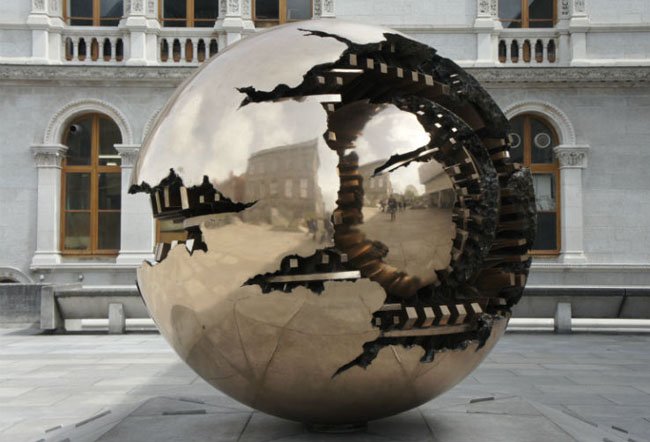 Free-dublin-escultura-arnaldo-tomato