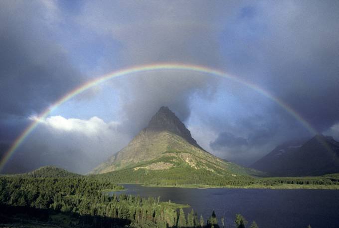 arco iris sobre grinnell point en montana