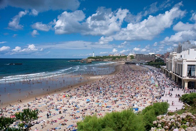 playa de biarritz en francia