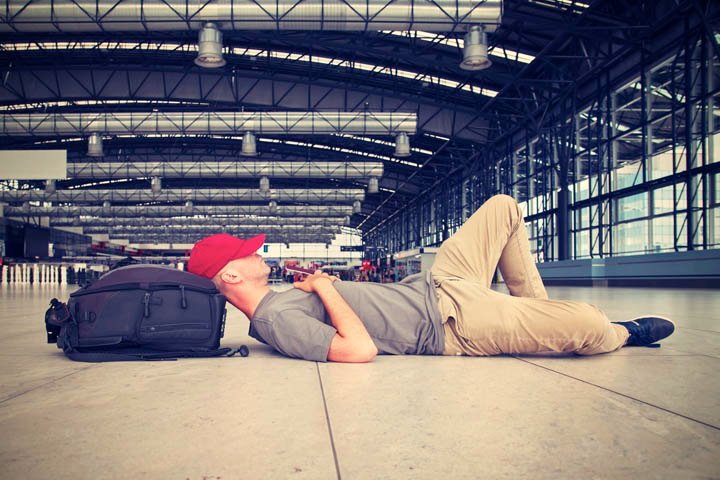 home dormint a l'aeroport