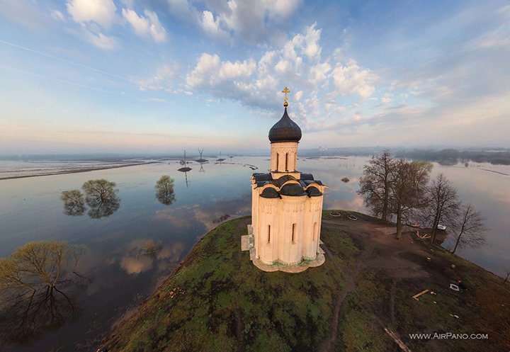 Iglesia de la Intercesión del río Nerl en Rusia